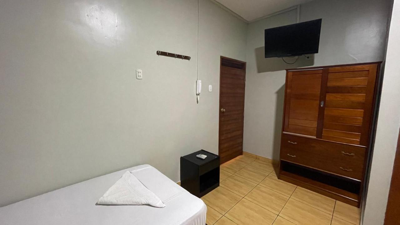Alojamiento Tahuari Iquitos Exterior foto